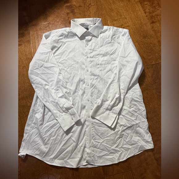Van Heusen Other - Van Heusen Crisp White Dress Shirt 17 1/2 32/33